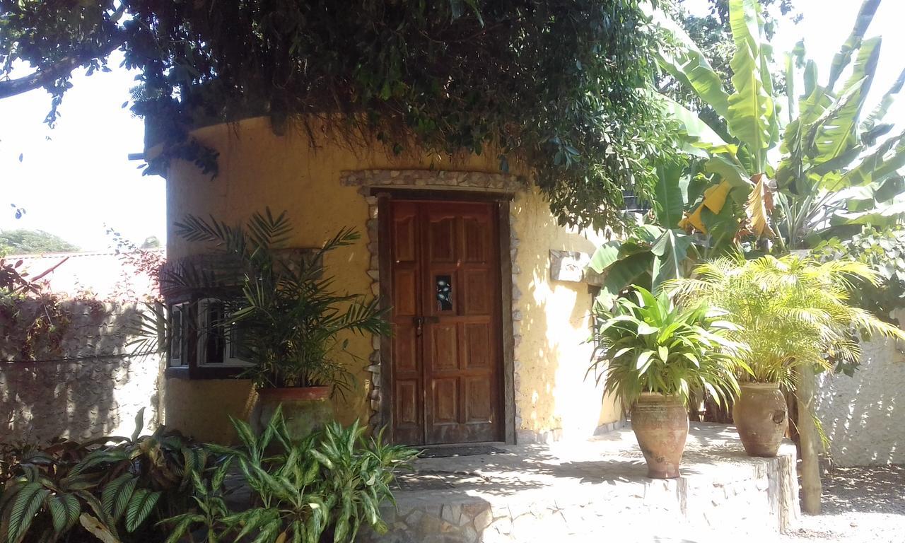 Kokrobite Garden Bagian luar foto